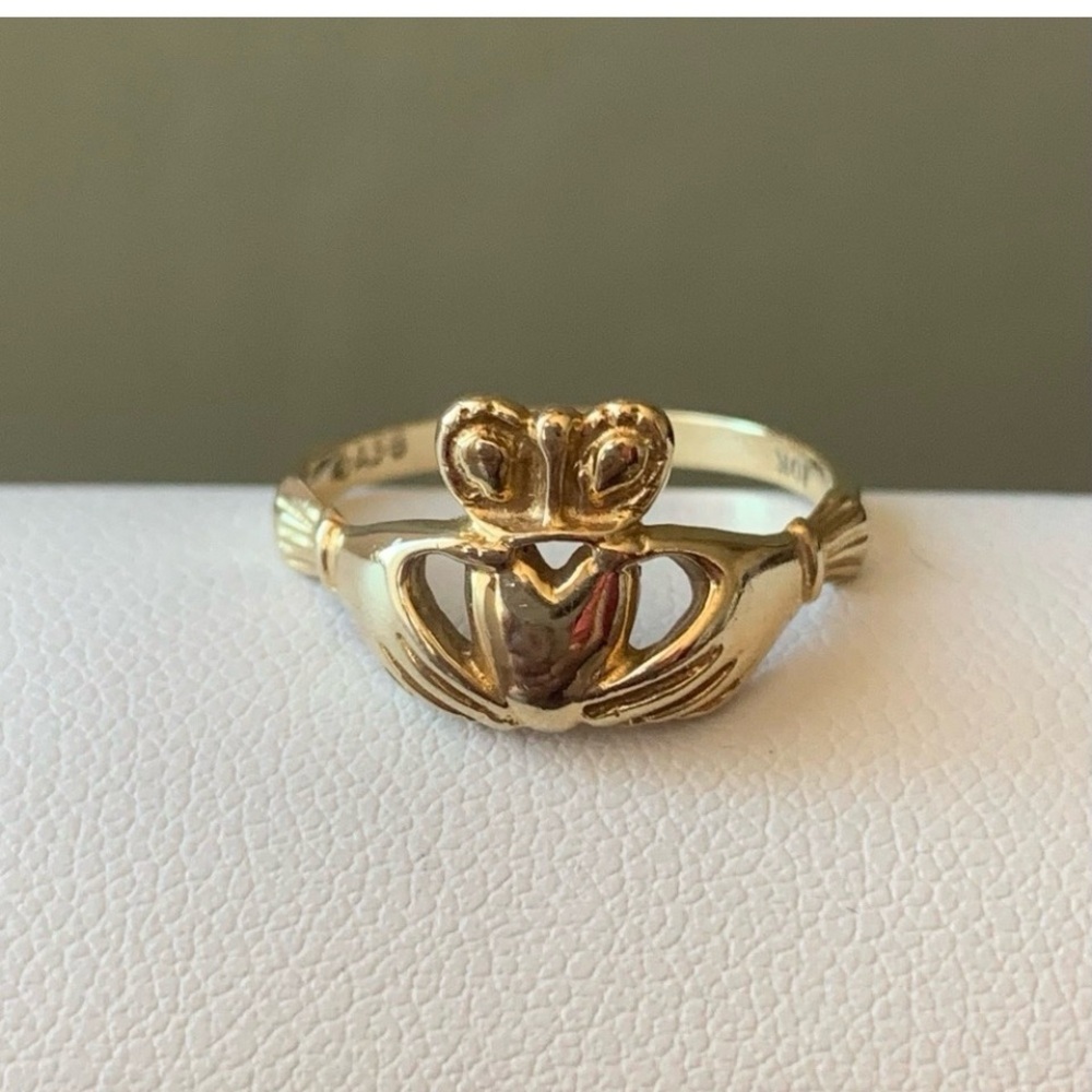 Claddaugh 10kt Gold Ring